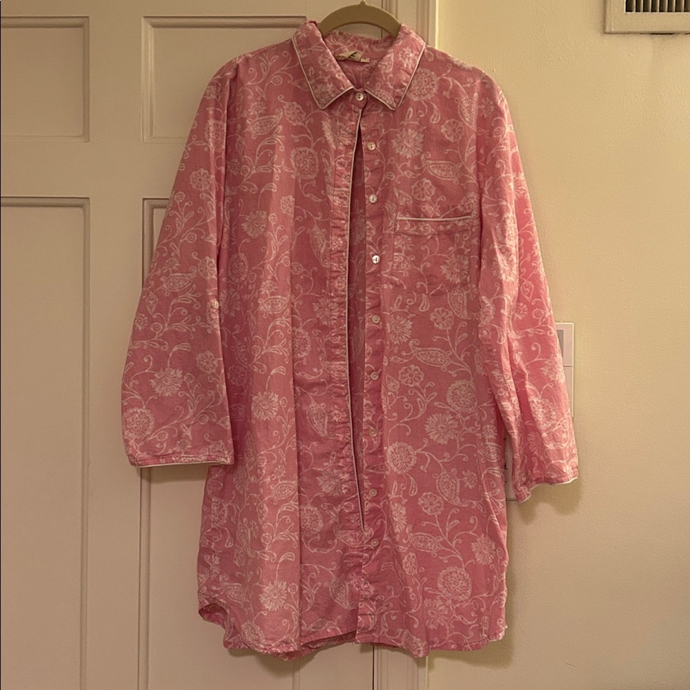 Julia Amory husband shirt size large